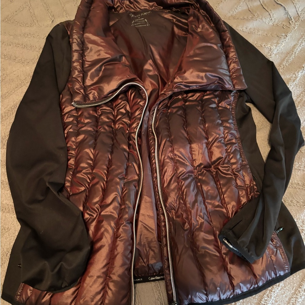 Calvin Klein Perfomance Down/spandex Puffer Jacket w/thumbhole sleeves-burgundy